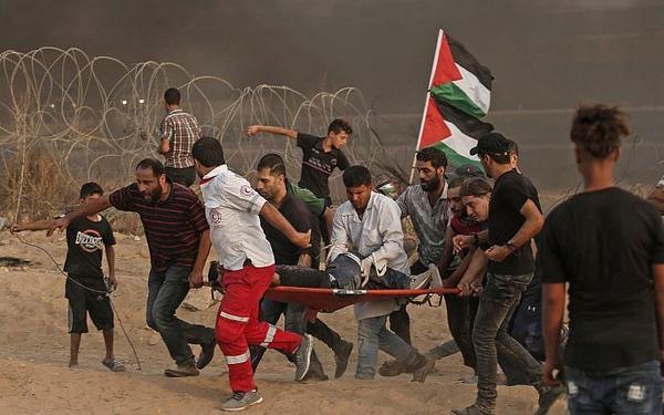 Gaza child receiving aid