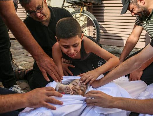 Injured Gaza child receiving aid