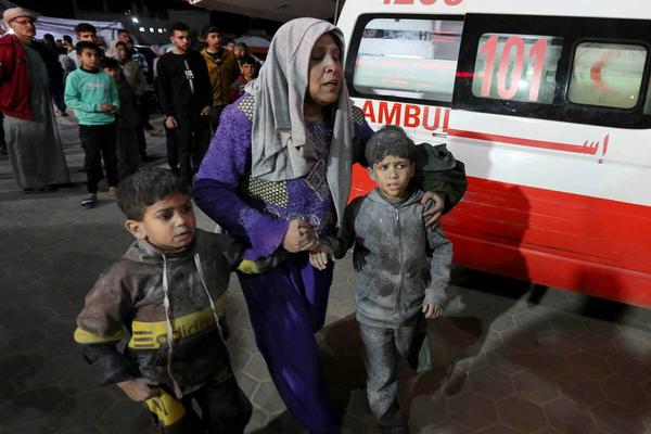 Palestinians take shelter