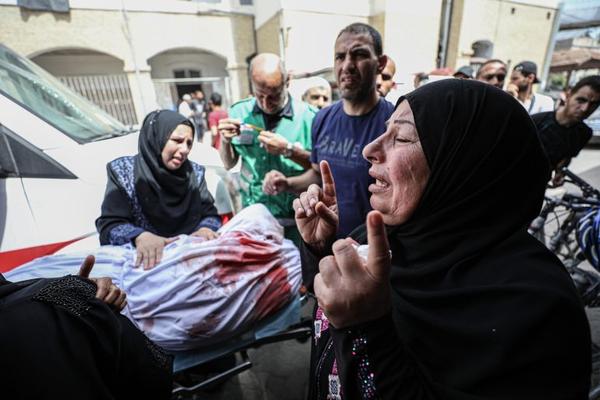 Palestinians take shelter