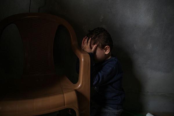 Gaza child receiving medical aid